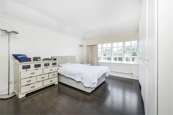 Limes Avenue, Mill Hill, NW7